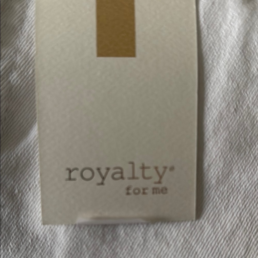 Royalty For Me Jean shorts White and Gold Tag. Never worn